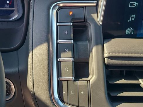 Used 2024 Chevrolet Suburban LT AWD/4WD image 30