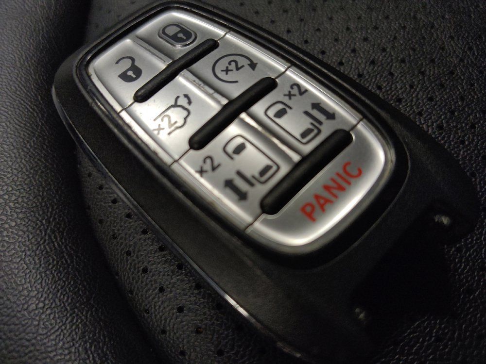Used 2024 Chrysler Pacifica Touring-L FWD image 32