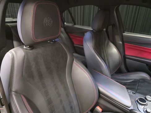 Used 2017 Alfa Romeo Giulia Quadrifoglio image 38