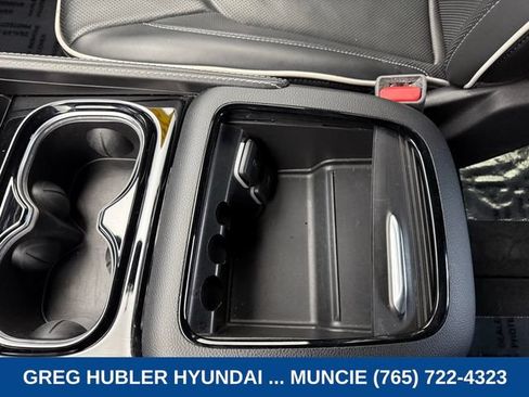 Used 2025 Chrysler Pacifica Limited FWD image 39