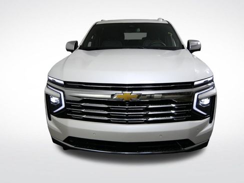 Used 2025 Chevrolet Suburban Premier w/ Sun And Tow Package AWD/4WD image 9