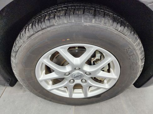 Used 2024 Chrysler Pacifica Touring-L image 3