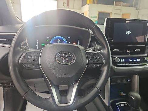Used 2023 Toyota Corolla Cross XSE image 17