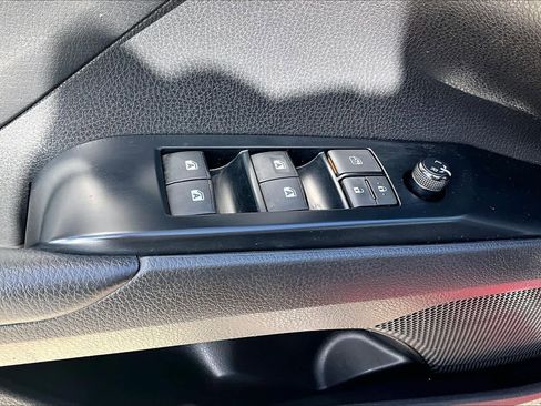 Used 2020 Toyota Camry LE image 34