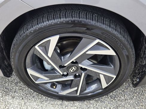 Certified 2025 Hyundai Elantra SEL image 10