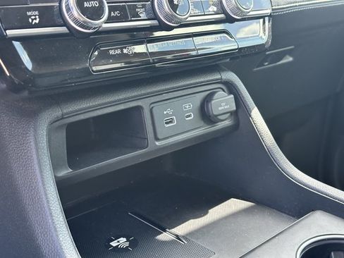 Used 2023 Honda Pilot Touring image 29