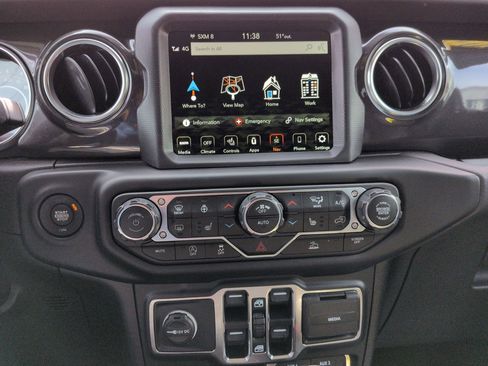 Used 2022 Jeep Wrangler Unlimited Sahara image 13