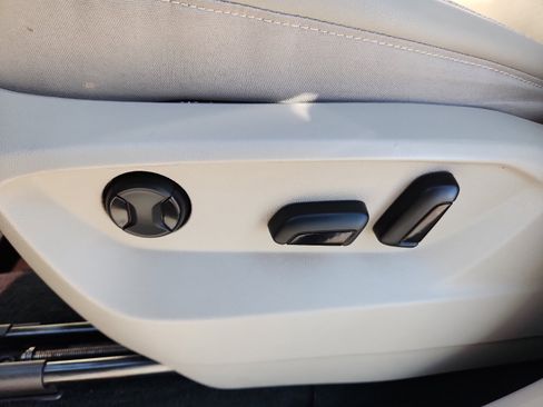 Used 2021 Volkswagen Atlas SE w/ Panoramic Sunroof Package image 12