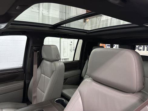 Used 2023 Chevrolet Suburban Z71 w/ Luxury Package image 35