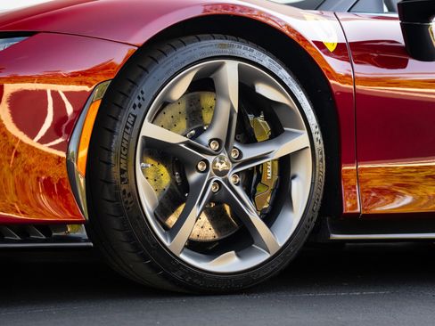 Used 2024 Ferrari SF90 Spider image 33