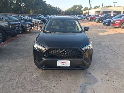 Used 2025 Toyota Corolla Cross LE FWD image 5