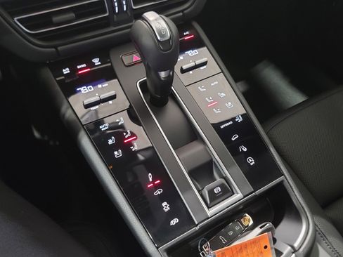 New 2026 Porsche Macan GTS image 24