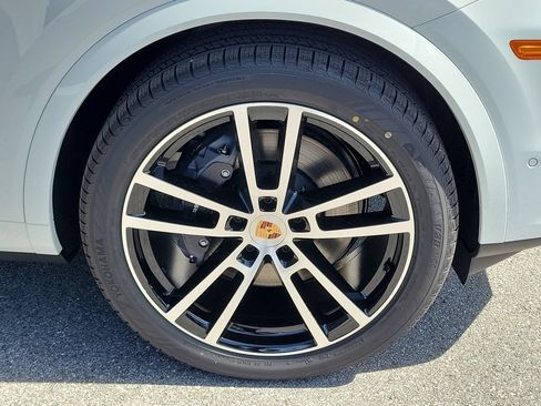 New 2026 Porsche Cayenne Coupe AWD/4WD image 13