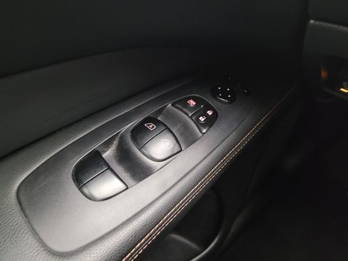 Used 2020 Nissan Pathfinder SL AWD/4WD image 27