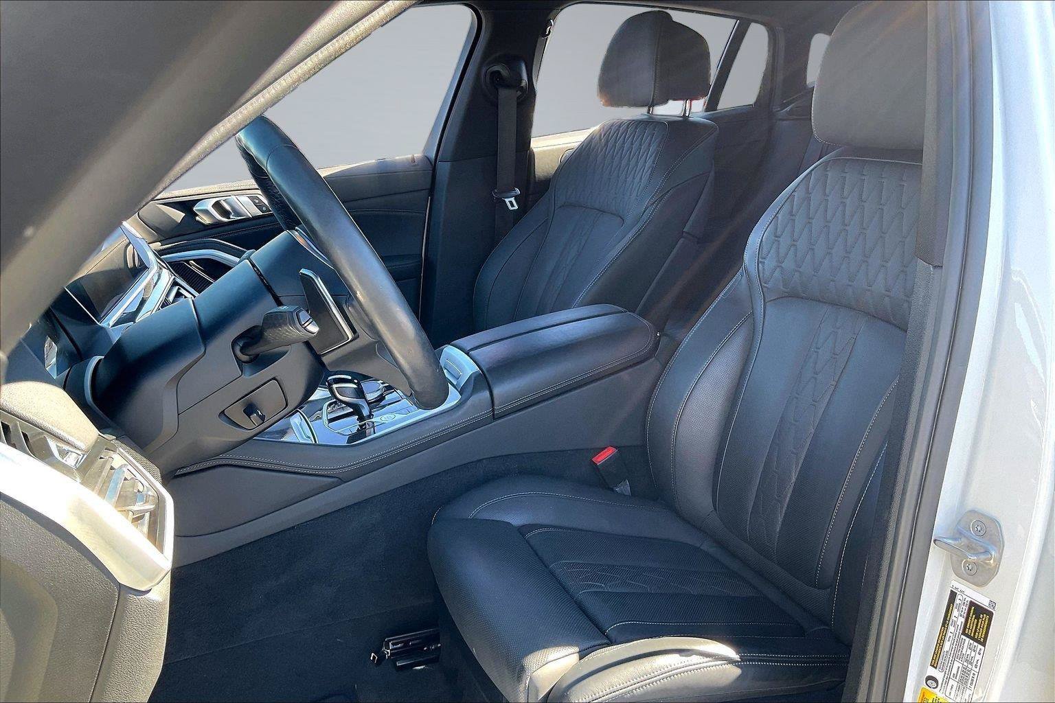 Used 2022 BMW X6 M50i AWD/4WD image 26