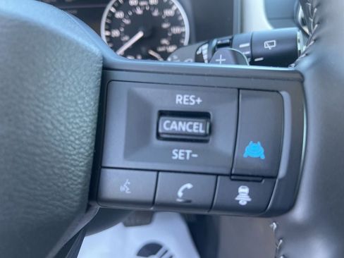 Used 2025 Nissan Rogue SV FWD image 28