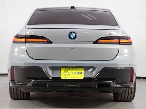 Used 2024 BMW i7 xDrive60 w/ Premium Package image 11