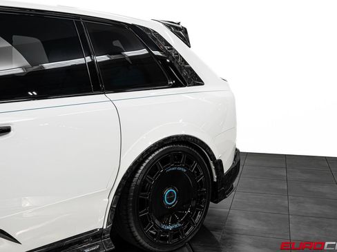 Used 2026 Rolls-Royce Cullinan AWD/4WD image 24