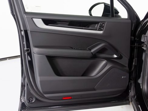 New 2026 Porsche Cayenne S image 13