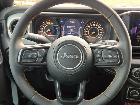 Used 2024 Jeep Wrangler Unlimited Sport AWD/4WD image 20