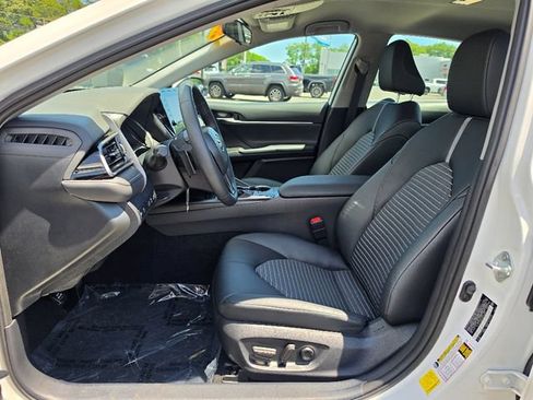 Used 2024 Toyota Camry SE w/ Cold Weather Package FWD image 21