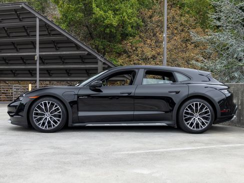 Certified 2022 Porsche Taycan 4 Cross Turismo AWD/4WD image 2