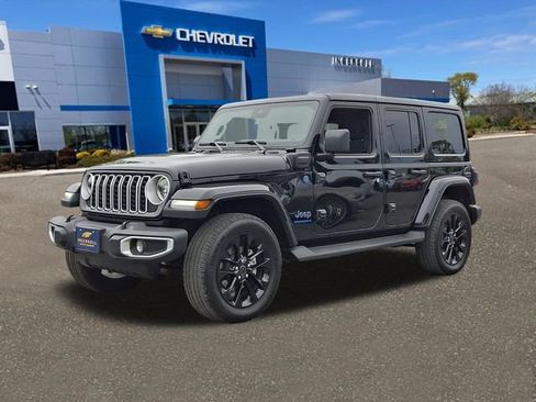 Used 2025 Jeep Wrangler Unlimited Sahara AWD/4WD image 33