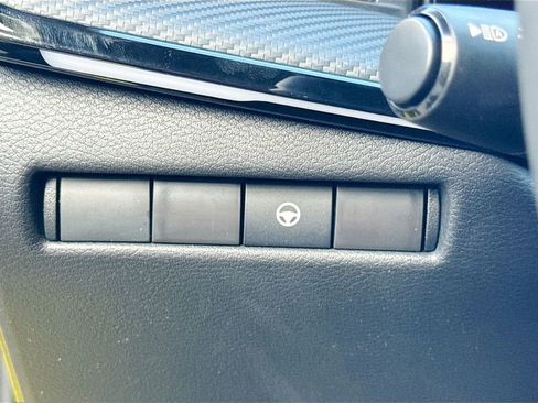 New 2025 Nissan Kicks SR image 10