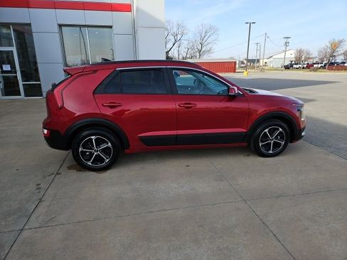 Used 2025 Kia Niro EX image 8