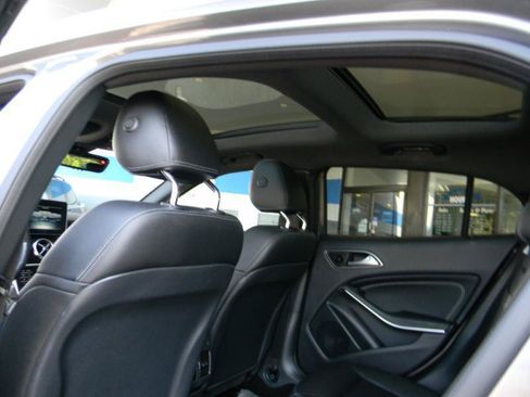 Used 2019 Mercedes-Benz GLA 250 4MATIC image 21