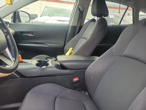 Used 2021 Toyota Venza LE image 27