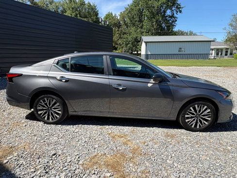 Used 2025 Nissan Altima 2.5 SV FWD image 6
