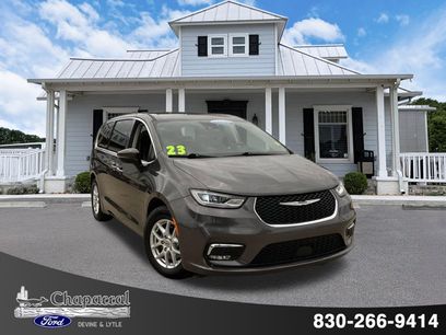 Used 2023 Chrysler Pacifica Touring-L