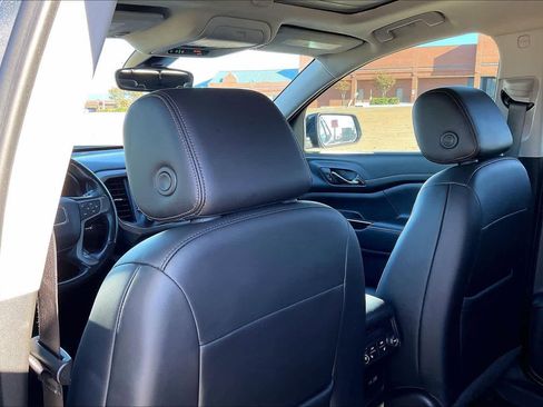 Used 2022 GMC Acadia AT4 w/ Technology Package image 12