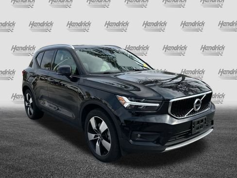 Used 2020 Volvo XC40 T5 Momentum w/ Protection Package Premier image 3