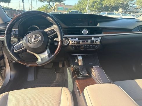 Used 2017 Lexus ES 350 w/ Luxury Package FWD image 18