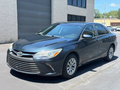 Used 2017 Toyota Camry LE FWD image 1