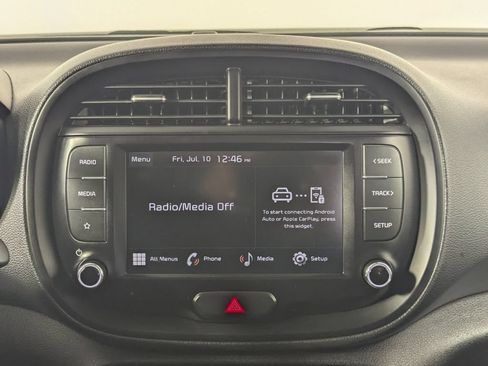 Used 2023 Kia Soul LX w/ LX Technology Package FWD image 17