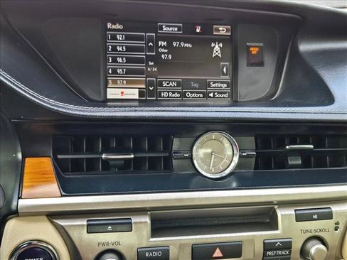 Used 2015 Lexus ES 300h image 13