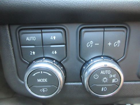 New 2026 GMC Yukon Denali w/ Denali Reserve Package AWD/4WD image 17