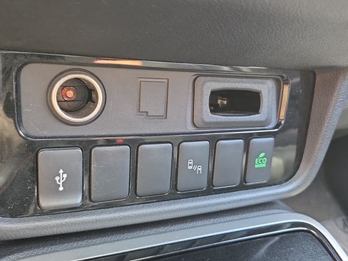 Used 2020 Mitsubishi Outlander SE FWD image 20