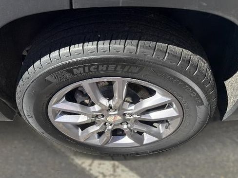 Used 2022 GMC Terrain SLT w/ Infotainment Package II image 9