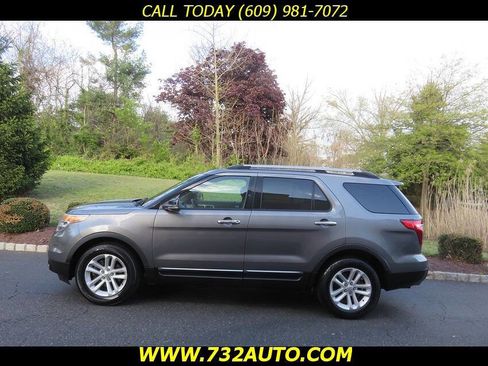 Used 2013 Ford Explorer XLT AWD/4WD image 2