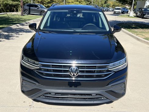 Certified 2023 Volkswagen Tiguan SE image 3