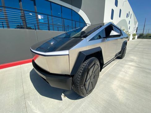Used 2024 Tesla Cybertruck AWD Crew Cab image 2