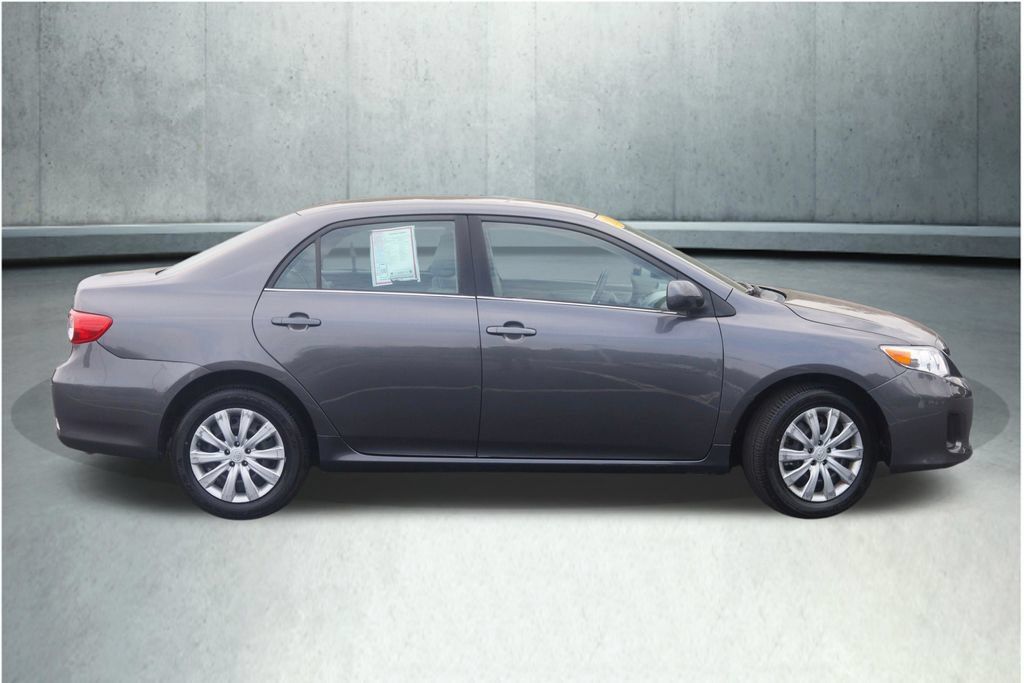 Used 2013 Toyota Corolla LE FWD image 27