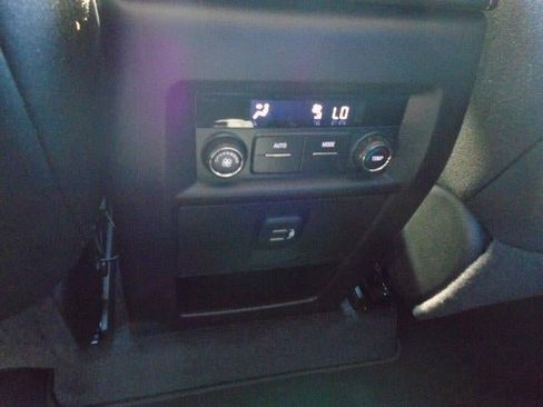 Used 2020 Chevrolet Traverse LT AWD/4WD image 18