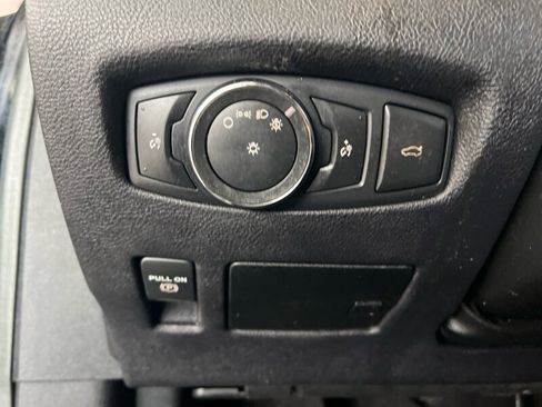 Used 2017 Lincoln Continental Premiere image 18