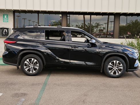 Used 2022 Toyota Highlander XLE image 5
