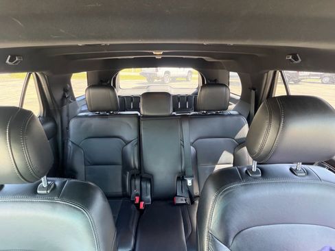 Used 2016 Ford Explorer XLT w/ Equipment Group 202A AWD/4WD image 8